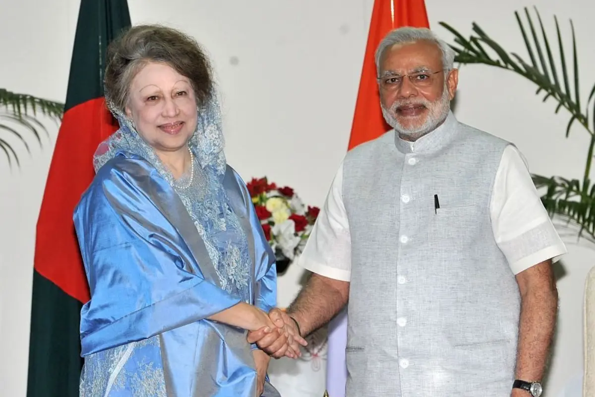 पीएम नरेंद्र मोदी के साथ खालिदा जिया