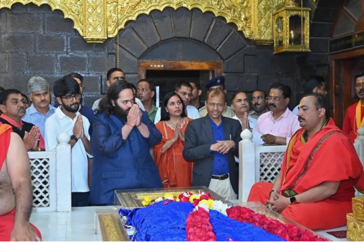 साईं बाबा के दर्शन करने शिरडी पहुंचे अनंत अंबानी