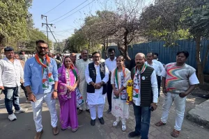 महाराष्ट्र में नगरसेवक चुनाव के लिए नामांकन प्रक्रिया शुरू, सभी दलों ने दिखाई ताकत