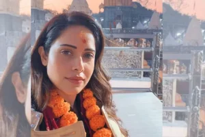 महाकाल मंदिर पहुंचीं अभिनेत्री नुसरत भरूचा, भड़क उठे मौलाना