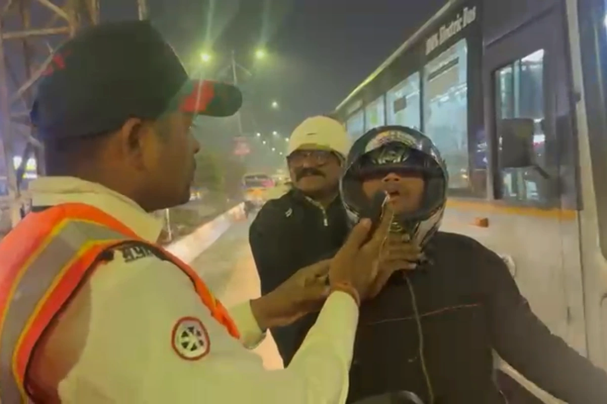 Nagpur News: नशे में गाड़ी चलाने वालों पर पुलिस का शिकंजा, रातभर की कार्रवाई में 100 से अधिक वाहन जब्त 12 Nagpur Police Action on Drunk Driving: रातभर की विशेष कार्रवाई में 100 से अधिक वाहन जब्त, 10 हजार रुपये का जुर्माना