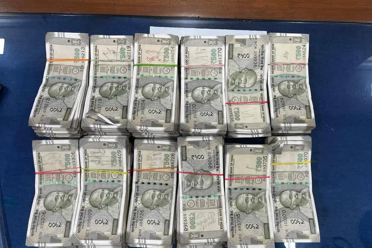 Oil Tanker Theft Gang Busted: कोलकाता पुलिस ने 21 लाख रुपये के साथ पकड़ा गिरोह, नेपाल जा रहे तेल की चोरी का खुलासा