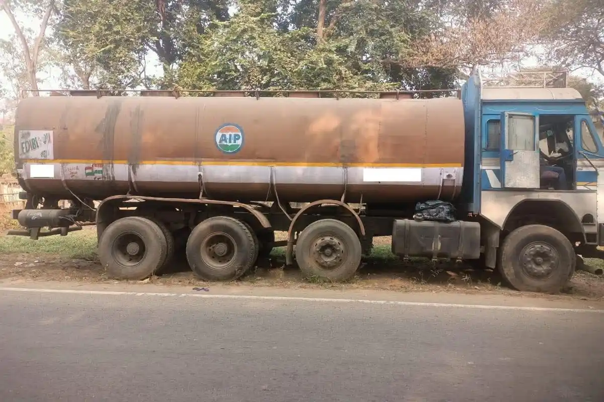 Oil Tanker Theft Gang Busted: कोलकाता पुलिस ने 21 लाख रुपये के साथ पकड़ा गिरोह, नेपाल जा रहे तेल की चोरी का खुलासा