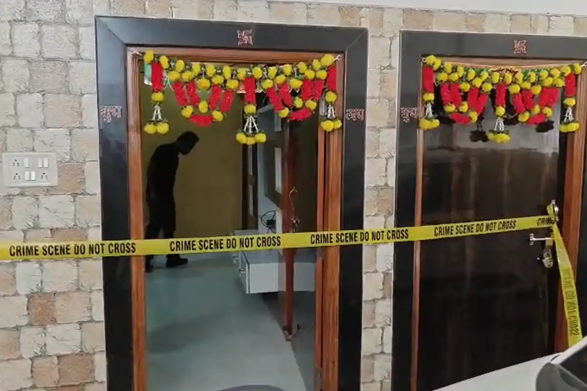 नागपुर में बंद घर से लाखों की चोरी, भगवान की मूर्तियां भी नहीं बख्शीं चोरों ने 16 Nagpur Crime: बंद घर में सेंध, लाखों के जेवरात और भगवान की मूर्तियां चोरी