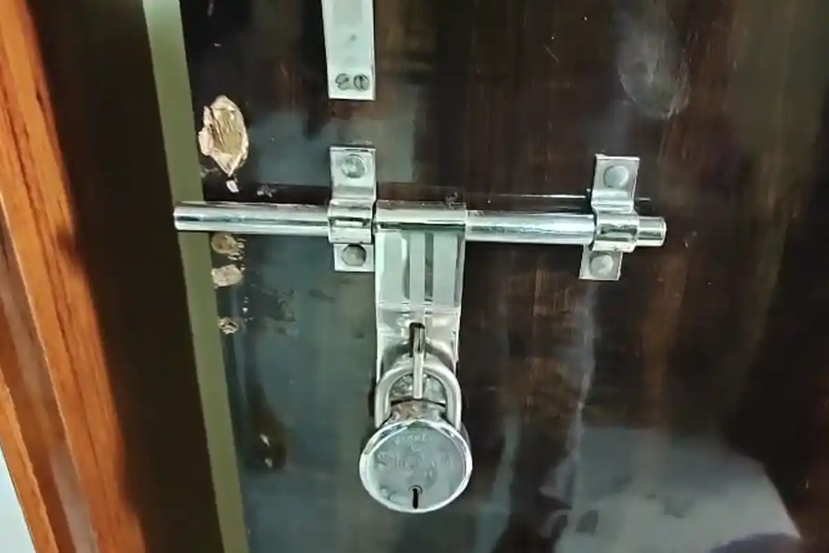 नागपुर में बंद घर से लाखों की चोरी, भगवान की मूर्तियां भी नहीं बख्शीं चोरों ने 14 Nagpur Crime: बंद घर में सेंध, लाखों के जेवरात और भगवान की मूर्तियां चोरी