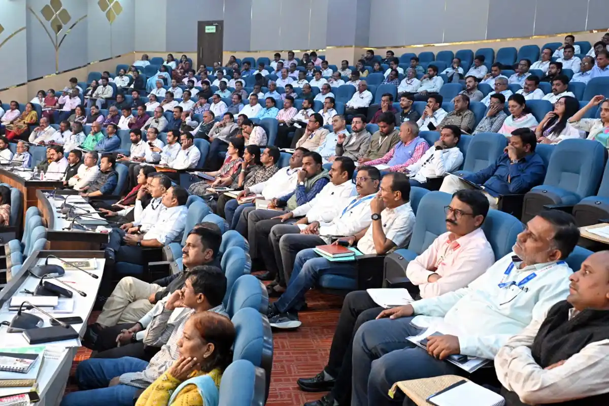 मुख्यमंत्री बलिराजा खेत पगडंडी सड़क योजना पर राज्यस्तरीय कार्यशाला नागपुर में संपन्न 12 Mukhyamantri Baliraja Shet Road Scheme: नागपुर में राज्यस्तरीय कार्यशाला आयोजित, किसानों को मिलेगी बेहतर सड़क सुविधा