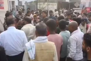 पश्चिम बंगाल की बर्दवान में तृणमूल के दो गुटों में हिंसक झड़प, पुलिस के सामने हुई मारपीट