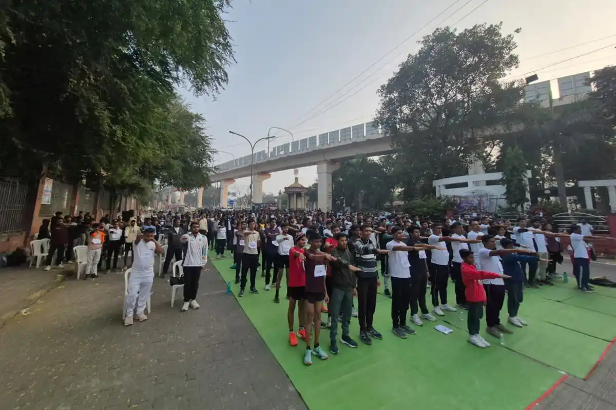 Constitution Marathon Nagpur: युवा दिवस पर 350 धावकों ने संविधान चौक से दौड़कर दिखाई देशभक्ति