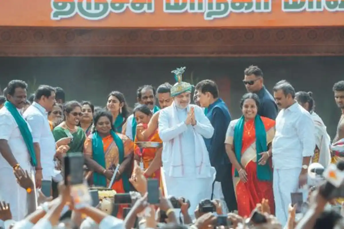 Amit Shah Celebrates Pongal in Tamil Nadu: गृह मंत्री ने तमिलनाडु में पार्टी कार्यकर्ताओं के साथ मनाया पोंगल