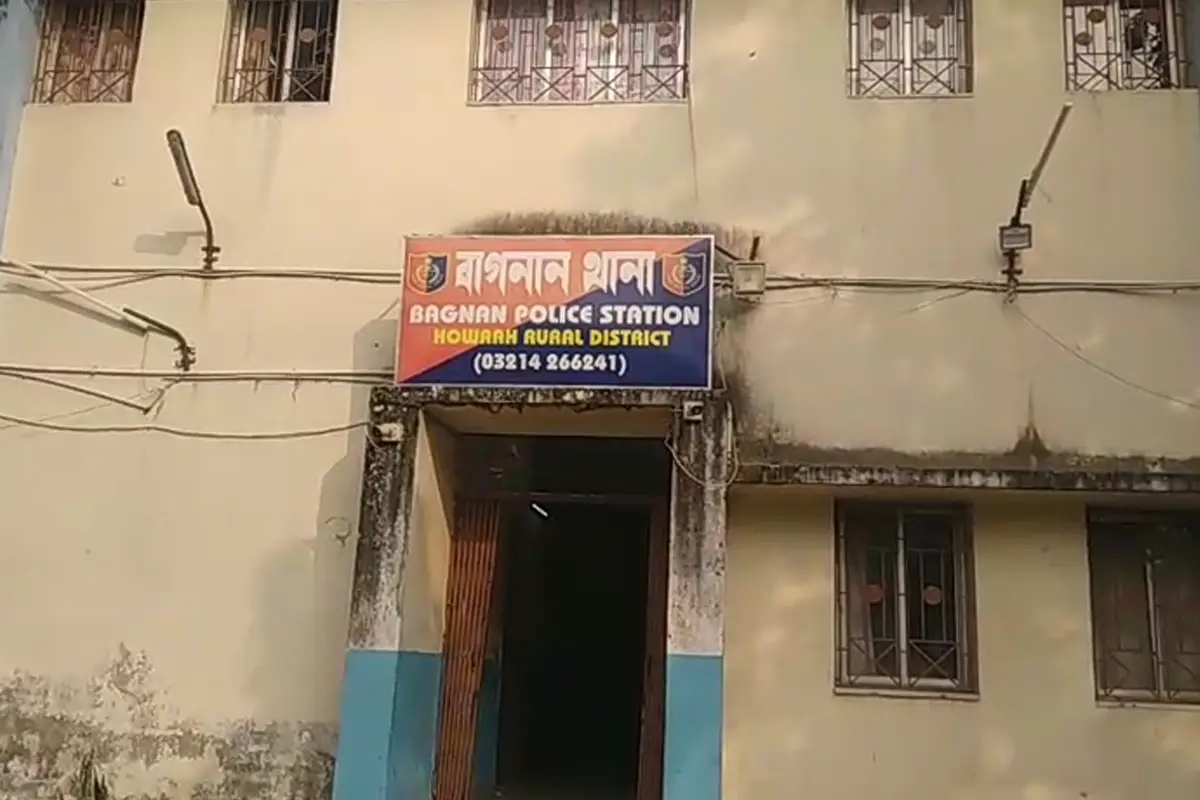 Howrah National Highway Accident: बागनान में खड़े ट्रेलर से टकराई मुर्गी लदी गाड़ी, दो की मौत