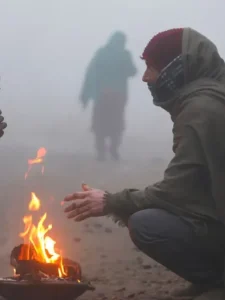 Winter Health Tips: सर्दियों में ठंडे हाथ-पैर क्या सिर्फ मौसम का असर हैं? जानिए कब यह शरीर की गंभीर चेतावनी बन जाते हैं