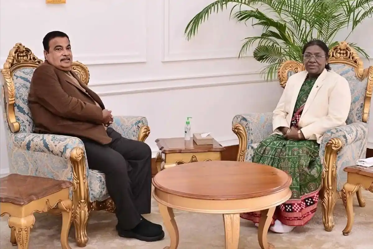 Nitin Gadkari President Meeting: सड़क परिवहन मंत्री नितिन गडकरी ने राष्ट्रपति से की मुलाकात, देश के विकास पर चर्चा