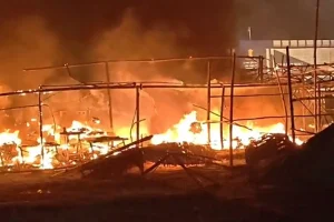 गंगासागर में भीषण आग का कहर, मकर संक्रांति से पहले जली कई अस्थायी झोपड़ियां