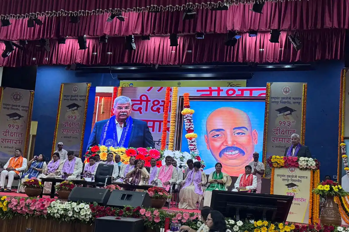 नागपुर विश्वविद्यालय में शिक्षा और आत्मविश्वास: विद्यार्थियों के उज्ज्वल भविष्य की नींव 12 Nagpur University Convocation: नागपुर विश्वविद्यालय का 113वां दीक्षांत समारोह संपन्न, विद्यार्थियों को मिला मार्गदर्शन