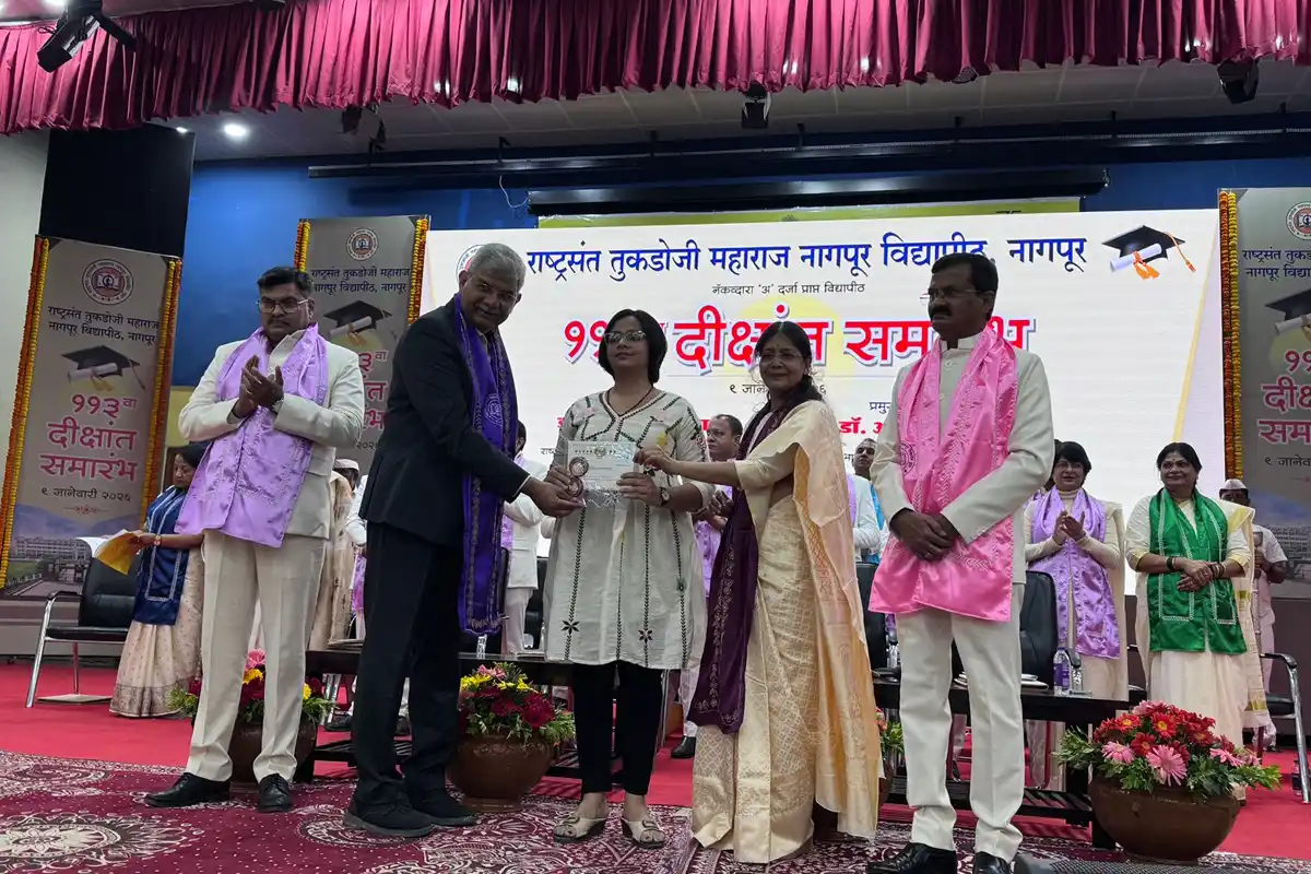 नागपुर विश्वविद्यालय में शिक्षा और आत्मविश्वास: विद्यार्थियों के उज्ज्वल भविष्य की नींव 13 Nagpur University Convocation: नागपुर विश्वविद्यालय का 113वां दीक्षांत समारोह संपन्न, विद्यार्थियों को मिला मार्गदर्शन