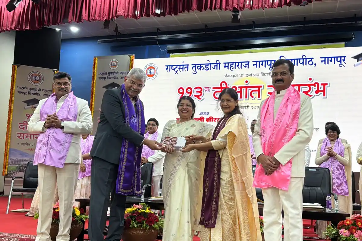 नागपुर विश्वविद्यालय में शिक्षा और आत्मविश्वास: विद्यार्थियों के उज्ज्वल भविष्य की नींव 15 Nagpur University Convocation: नागपुर विश्वविद्यालय का 113वां दीक्षांत समारोह संपन्न, विद्यार्थियों को मिला मार्गदर्शन