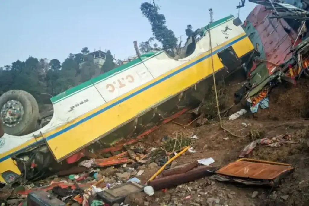 Himachal Bus Accident: सिरमौर बस हादसे ने झकझोरा पूरा देश, 14 लोगों की मौत, मुआवजे का ऐलान