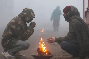 भीषण ठंड का असर, कई राज्यों में स्कूलों की छुट्टियां बढ़ीं और समय बदला