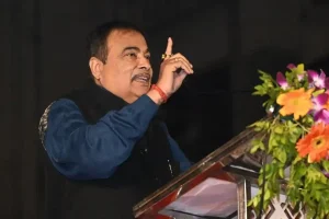 नितिन गडकरी ने बूथ कर्मचारियों के साथ बिताया समय, जमीनी कार्यकर्ताओं का बढ़ाया हौसला