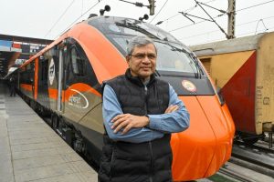 आज देश की पहली वंदे भारत स्लीपर ट्रेन को हरी झंडी दिखाएंगे पीएम मोदी