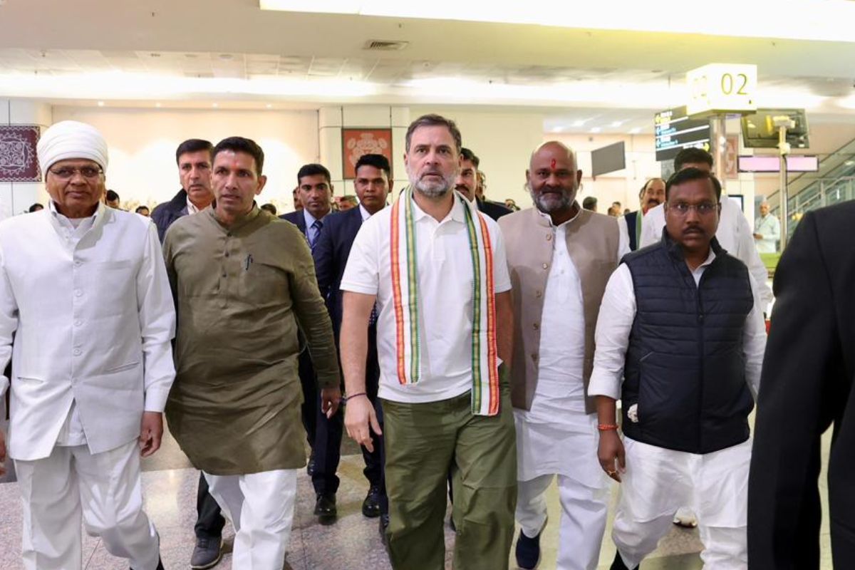 इंदौर पहुंचे राहुल गांधी