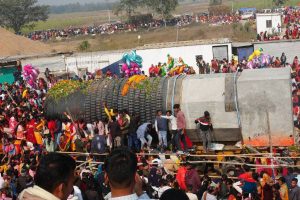 बिहार में स्थापित हुआ विश्व का सबसे बड़ा शिवलिंग, हर-हर महादेव से गूंजा मंदिर परिसर