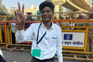 महाराष्ट्र नगरपालिक चुनाव 2026: बंपर वोटों से जीता अख़बार बाँटने वाला युवक, जनता ने दिल खोलकर लुटाया प्यार