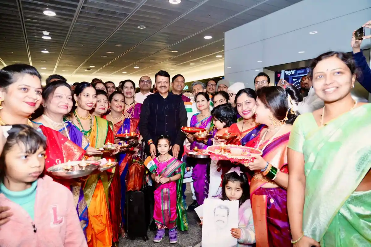 Devendra Fadnavis Zurich Visit: ज़्यूरिख में मराठी समाज ने किया भव्य स्वागत, WEF में भाग लेने पहुंचे CM