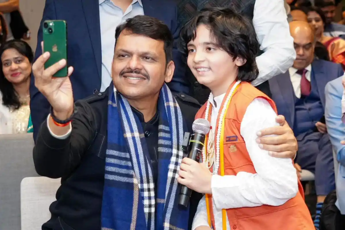 Devendra Fadnavis Zurich Visit: ज़्यूरिख में मराठी समाज ने किया भव्य स्वागत, WEF में भाग लेने पहुंचे CM