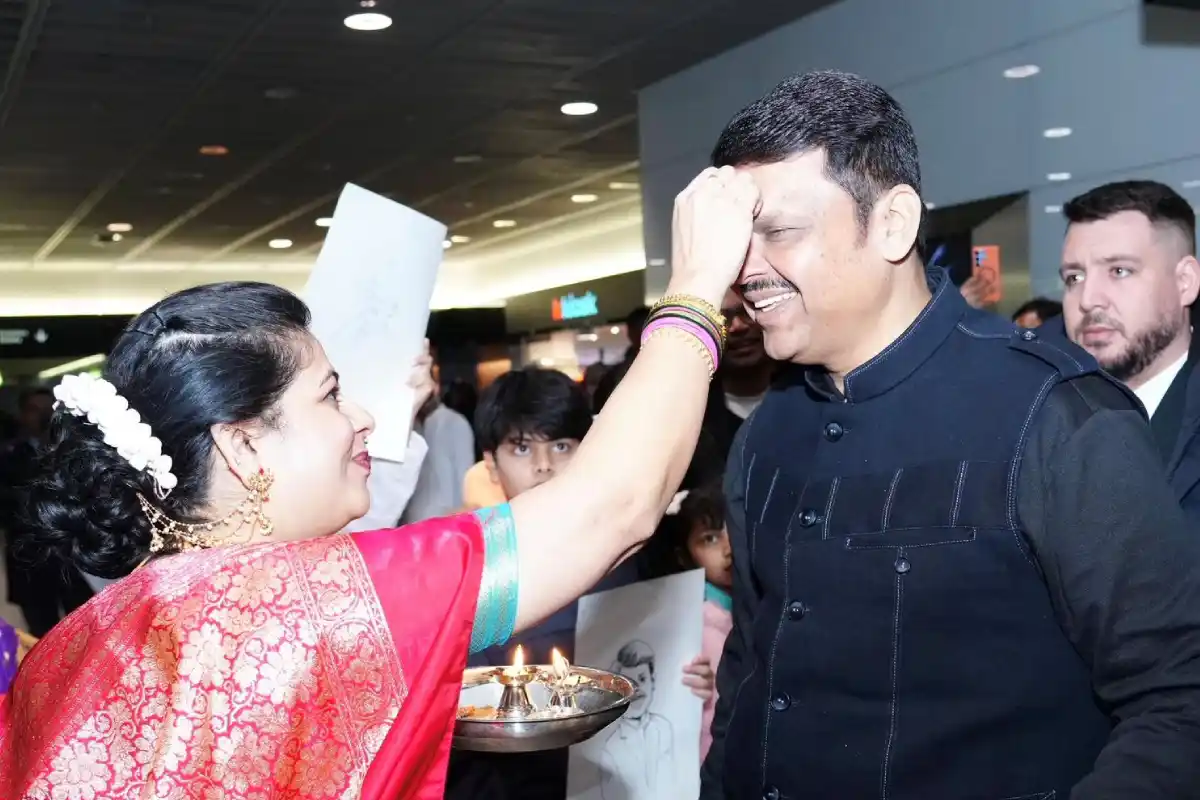 Devendra Fadnavis Zurich Visit: ज़्यूरिख में मराठी समाज ने किया भव्य स्वागत, WEF में भाग लेने पहुंचे CM