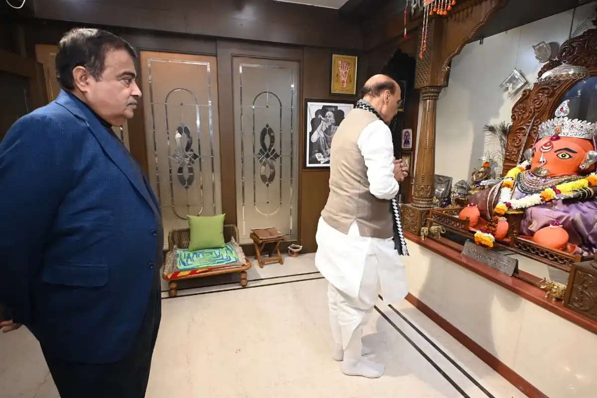 Rajnath Singh Nitin Gadkari Meet 2026: नागपुर में रक्षामंत्री ने की केंद्रीय मंत्री से शिष्टाचार भेंट, जानें क्या रहा खास