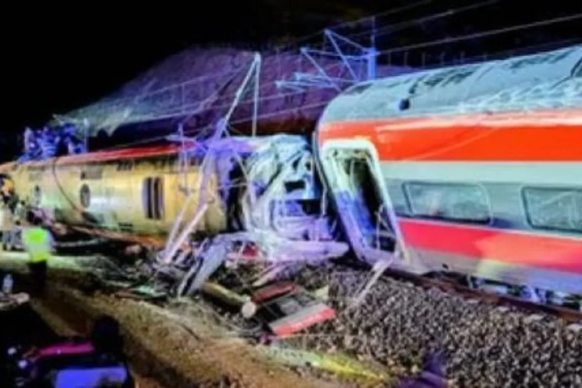 तेज रफ्तार दो ट्रेनों के बीच टक्कर