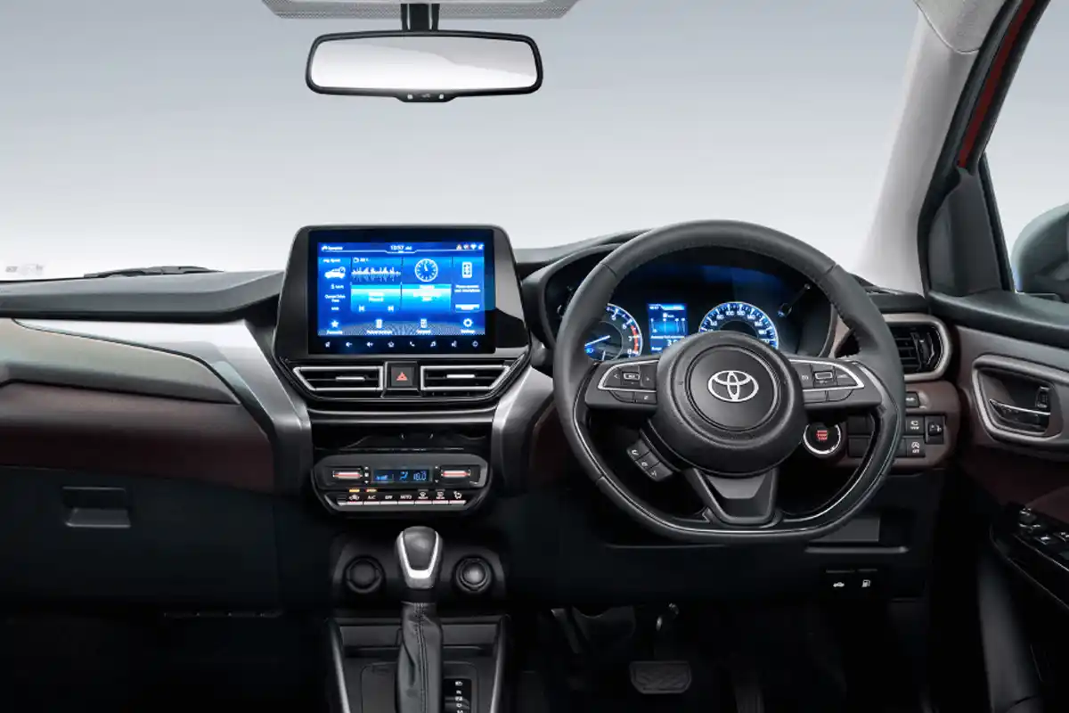 Toyota Urban Cruiser Ebella Launch: भारत में लॉन्च हुई टोयोटा की पहली इलेक्ट्रिक कार, जानें कीमत और खासियतें