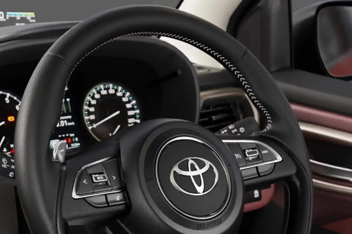 Toyota Urban Cruiser Ebella Launch: भारत में लॉन्च हुई टोयोटा की पहली इलेक्ट्रिक कार, जानें कीमत और खासियतें