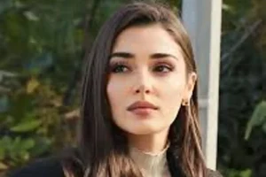 तुर्की अभिनेत्री हांदे एरशेल ने शाहरुख खान को कहा अंकल, सोशल मीडिया पर मचा बवाल