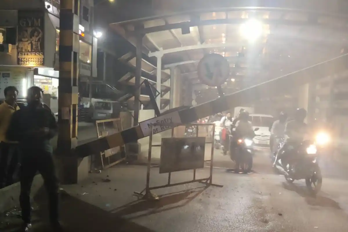 Nagpur Underpass Barrier Collapse: उज्जवल नगर अंडरपास में बेरियर गिरा, बड़ा हादसा टला