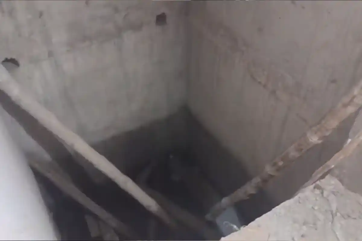 लिफ्ट के गड्ढे में गिरने से तीन साल के बच्चे की मौत, निर्माणाधीन इमारत में हुआ हादसा 14 Kolkata Lift Accident: तीन साल के बच्चे की निर्माणाधीन इमारत में दर्दनाक मौत, लिफ्ट शाफ्ट में मिली लाश