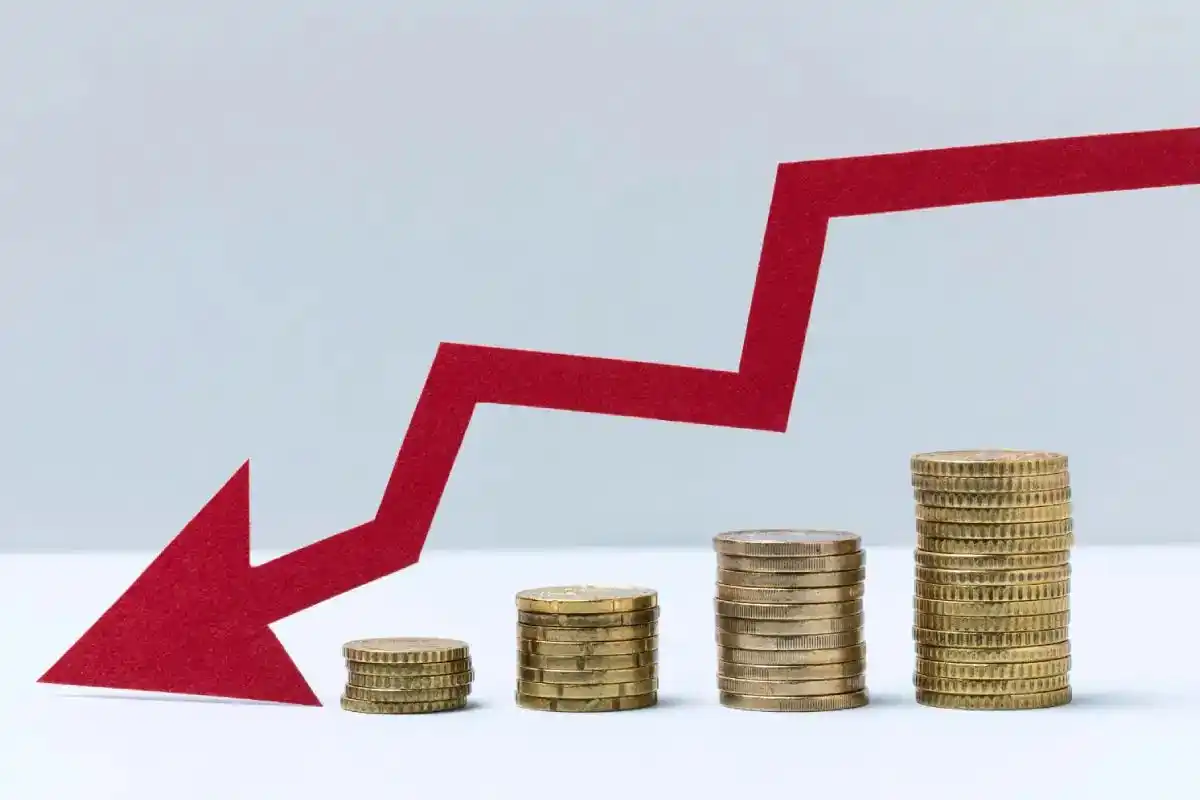 Rupee Falls to 91.99: रुपया डॉलर के मुकाबले गिरा, नया रिकॉर्ड निचला स्तर दर्ज