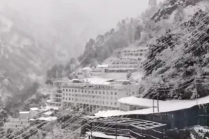 जम्मू-कश्मीर में जबरदस्त बर्फबारी: ठंड ने तोड़े रिकॉर्ड, तापमान माइनस में, जम्मू-श्रीनगर हाईवे बंद