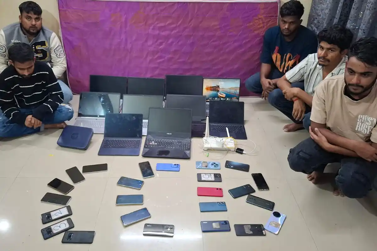 Kolkata Cyber Crime: कोलकाता पुलिस ने पकड़े 5 साइबर ठग, मोबाइल ऐप से खाली कर रहे थे खाते