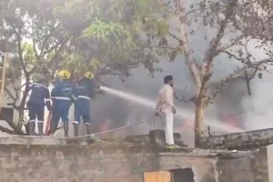 हैदराबाद के नामपल्ली इलाके में फर्नीचर की दुकान में भीषण आग, दो घंटे की मशक्कत के बाद पाया गया काबू