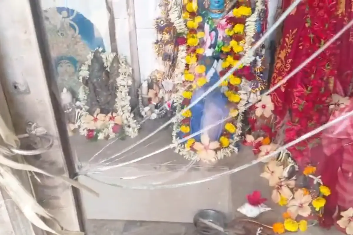 Shokherbazar Shivkali Temple Theft: कोलकाता के प्रसिद्ध मंदिर में बड़ी चोरी, देवी काली की स्वर्ण जिह्वा और मुकुट चोरी, पुलिस जांच जारी