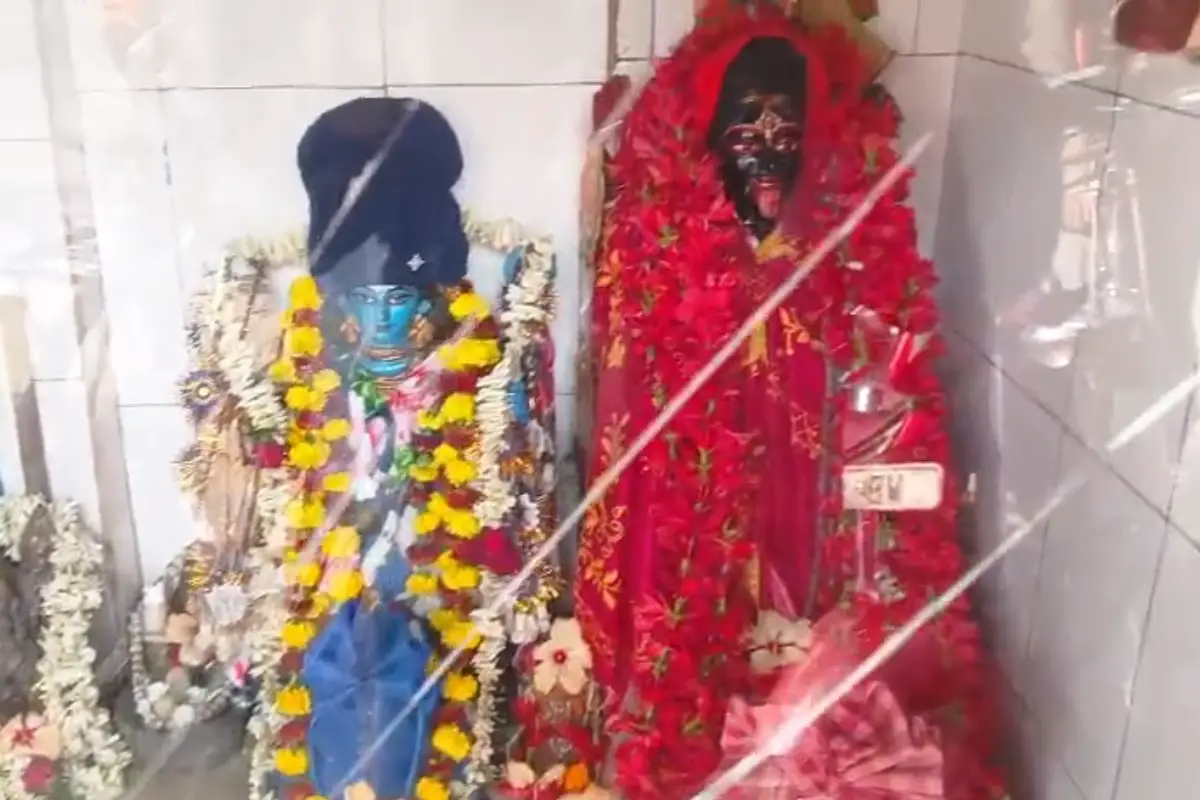 Shokherbazar Shivkali Temple Theft: कोलकाता के प्रसिद्ध मंदिर में बड़ी चोरी, देवी काली की स्वर्ण जिह्वा और मुकुट चोरी, पुलिस जांच जारी