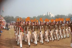 देशभर में 77वें गणतंत्र दिवस की धूम, राज्यपालों और मुख्यमंत्रियों ने फहराया तिरंगा