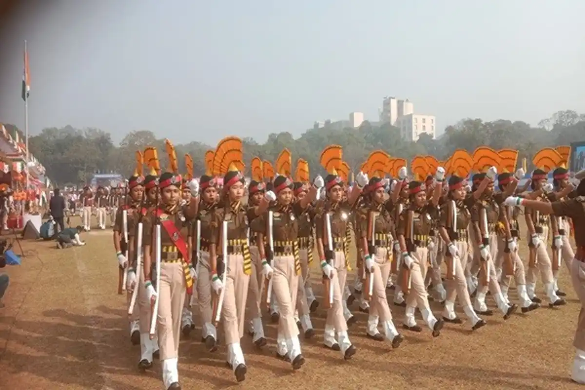 77th Republic Day Celebrations across India: देशभर में धूमधाम से मनाया गया गणतंत्र दिवस, राज्यपालों ने फहराया तिरंगा