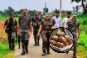 सीमा पर मिठाई का आदान-प्रदान: कूटनीतिक तनाव के बीच भारत-बांग्लादेश सीमा रक्षकों ने दिखाई सौहार्द की मिसाल