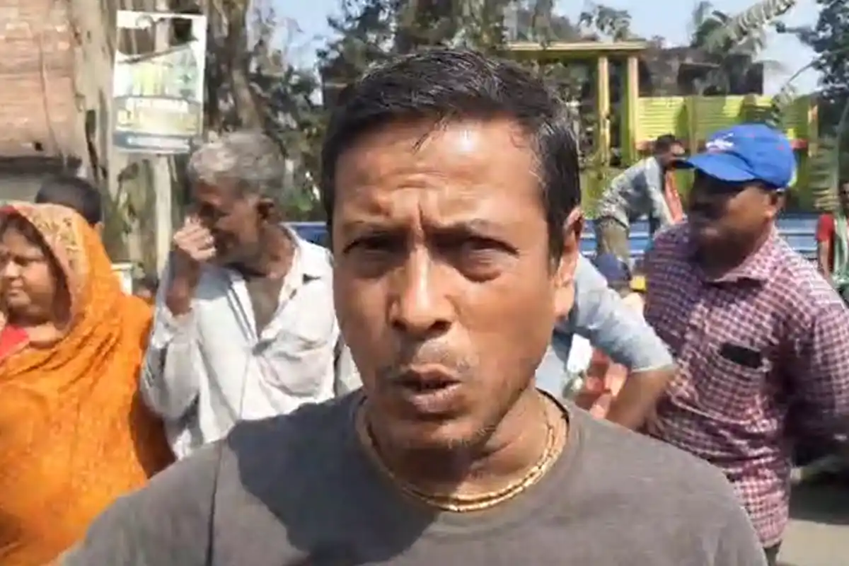 पश्चिम बंगाल: भयानक सड़क हादसा, टोटो और प्राइवेट कार की भीषण टक्कर, कम से कम 6 लोग घायल, पुलिस ने शुरू किया बचाव कार्य 9 Road Accident Nadia: टोटो और प्राइवेट कार की जोरदार टक्कर, 6 लोग घायल, फुलिया में हुआ भीषण हादसा