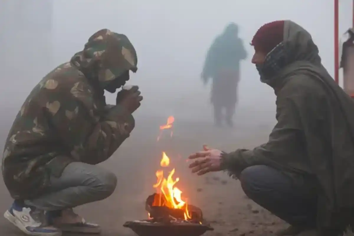 Winter Weather: पश्चिम बंगाल में घने कोहरे की चादर, दार्जिलिंग में बर्फबारी का दौर जारी
