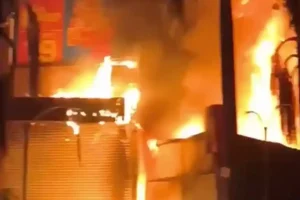 पश्चिम बंगाल हसनाबाद रेल कॉलोनी में भीषण आग, दस परिवार बेघर