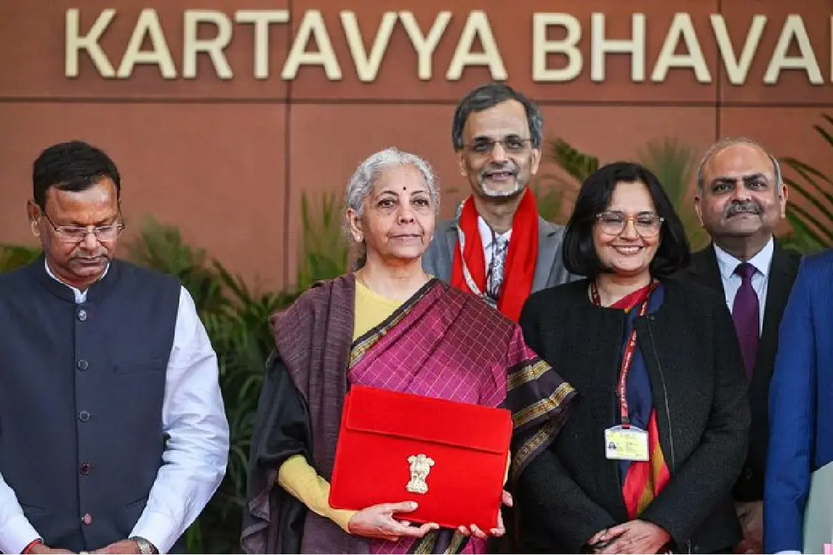 1 अप्रैल से लागू होगा नया इनकम टैक्स सिस्टम, आम जनता को नहीं मिली कोई राहत